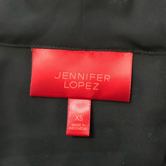 Jennifer López- Drape front blouse - Picture 5 of 7